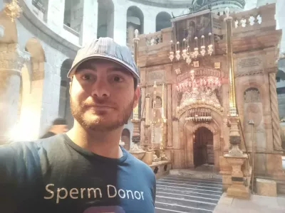 Kyle Gordy je den od donatorjev, ki pa dejavnost ogla&scaron;uje po vsem svetu in fotografije s potovanj objavlja na svojem instagramu. Pred časom je napovedal, da bo imel v enem letu sto otrok. / Foto: Profimedia