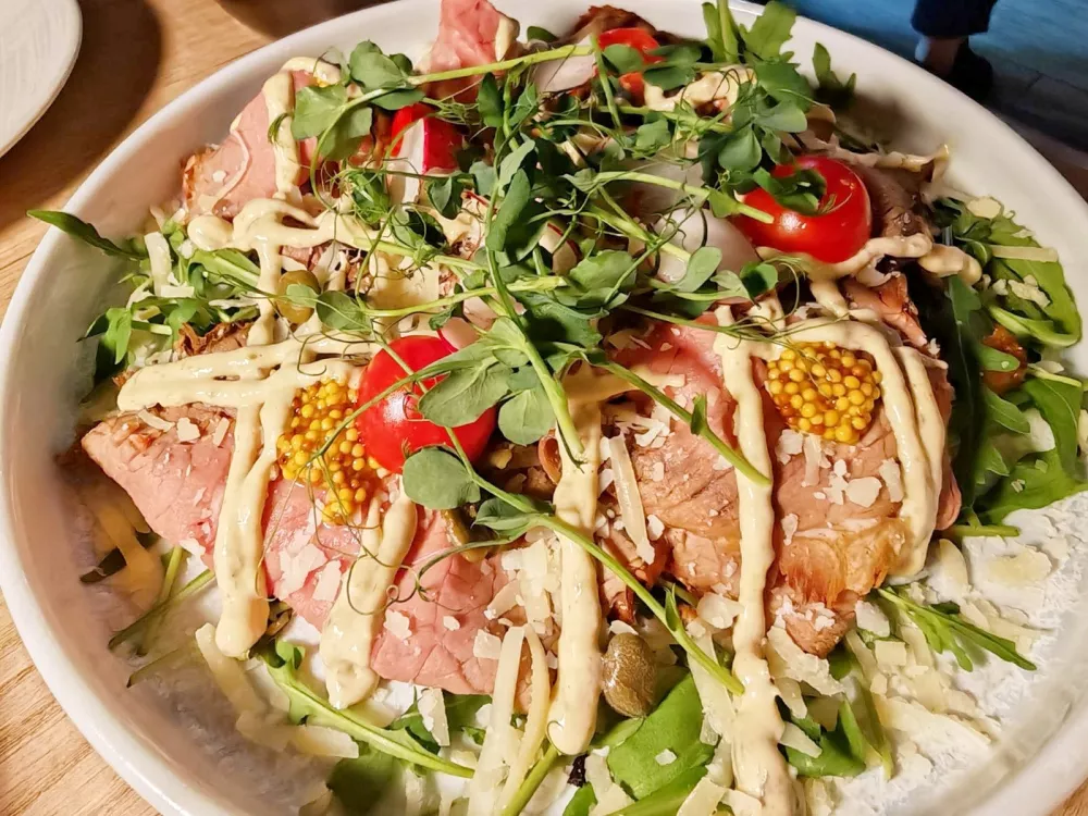 Taljata, Bistro in kavarna Nana