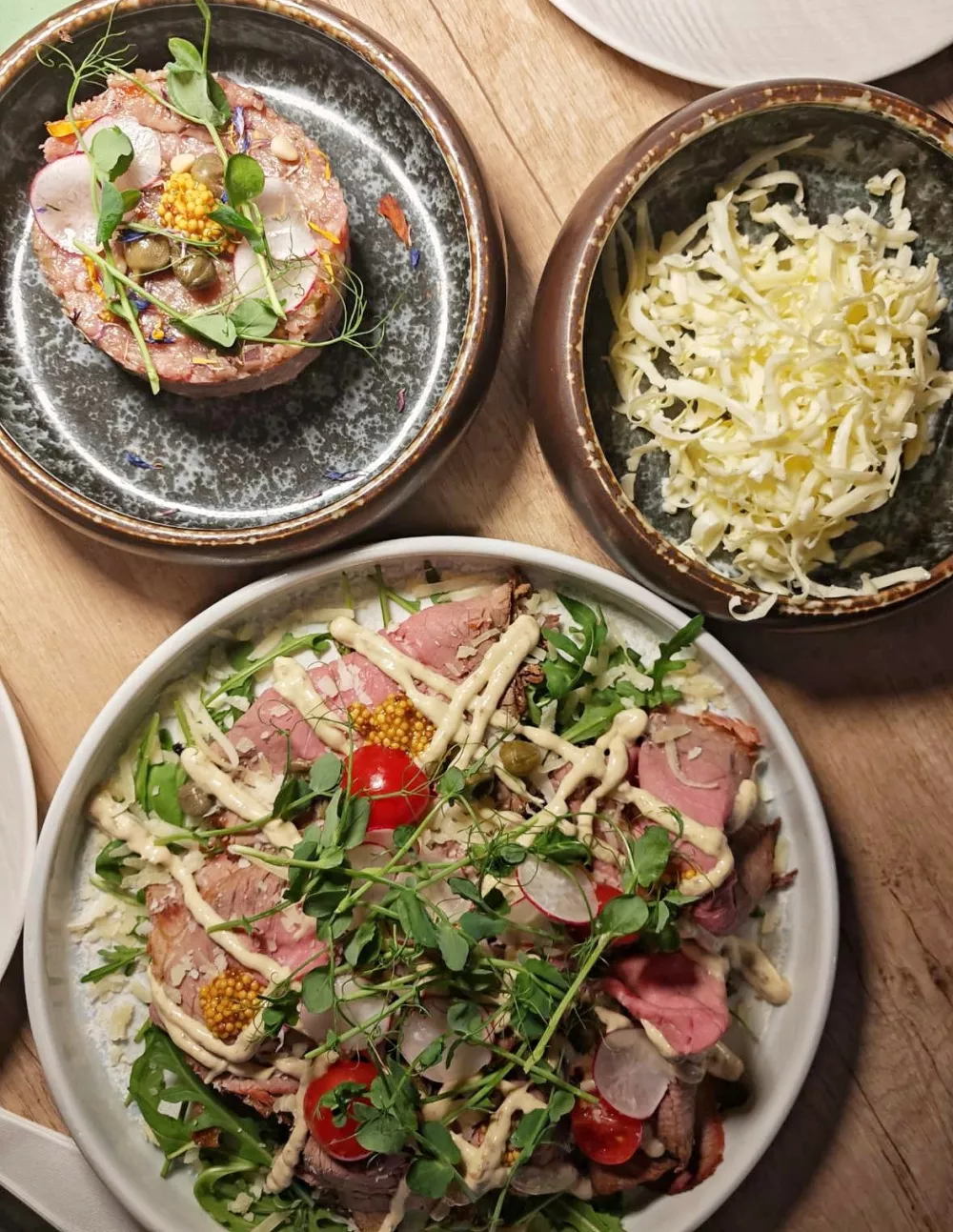 Tatljata in tatarski biftek, Bistro in kavarna Nana