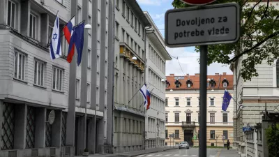 - izraelska, slovenska in evropska zastava na poslopju slovenske vlade - 15.05.2021 – Vlada Republike Slovenije - izobešena zastava Izraela na pročelju poslopja vlade v znak solidarnosti z Izraelom - Gregorčičeva ulica //FOTO: LUKA CJUHA.
