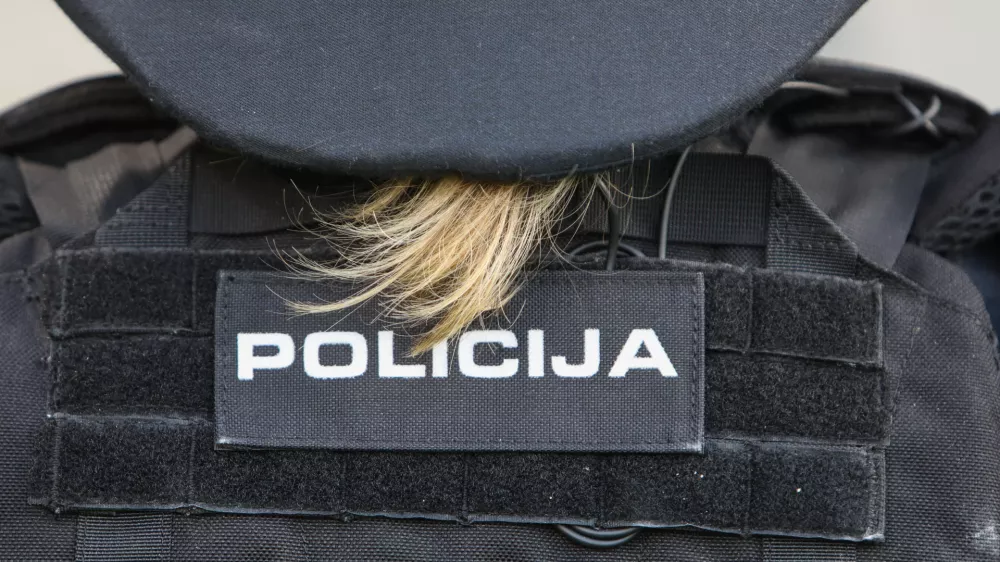 - Policija, simbolična fotografija ženske v policiji, emancipacija, enakopravnost med spoloma, - 08.03.2026. 1. liga Telemach v nogometu. NK Olimpija - NK Maribor, derbi.//FOTO: Bojan Velikonja