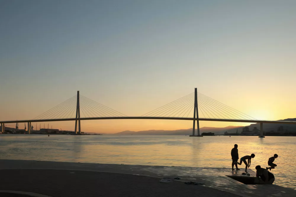 Načrtovan most čez Ka&scaron;telski zaliv v Spliti, ki ga bo projektiral slovenski inženir Marjan Pipenbaher.Render: Pipenbaher inženirji/3LHD Arhitekti