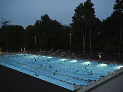 Vročinski valvročinaBazen Kolezija16.07.2024 - Ljubljanski bazeni - nočno kopanjeFOTO: Nik Erik Neubauer