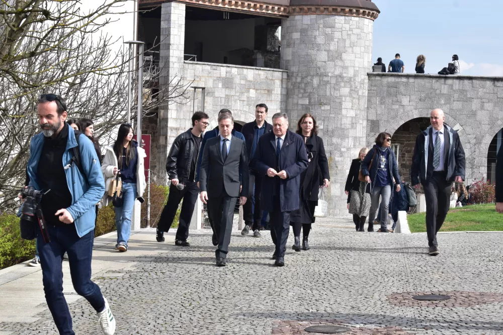 Imenovanje nekdanjega ko&scaron;arkarja Gorana Dragića za ambasadorja Plazma &Scaron;portnih iger mladih, premier Robert Golob, predsednik Uefe Aleksander Čeferin, minister za gospodarstvo, turizem in &scaron;port Matjaž Han in ljubljanski župan Zoran Janković, Ljubljanski grad. Foto: Lovro Milek