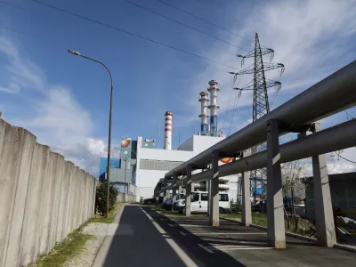 13.3.2026 - podpis pogodbe o dodelitvi nepovratnih sredstev za projekt Biomasa, ki predstavlja pomemben korak pri zmanj&scaron;evanju rabe premoga in povečevanju deleža obnovljivih virov energije v sistemu daljinskega ogrevanja v Ljubljani, podpisala jo bosta minister za okolje, podnebje in energijo Bojan Kumer ter direktor Energetike Ljubljana Samo Lozej; sledi kratka predstavitev z ogledom PPE-TOL; Energetika Ljubljana, dvori&scaron;če plinsko-parne enote, Toplarni&scaron;ka ulica 19Foto: Luka Cjuha