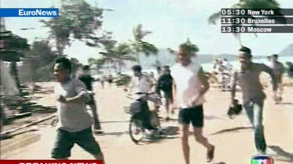 Mnogi so se posku&scaron;ali na varno umakniti prepozno. Posnetek prikazuje paniko pred prihodom vala.  / Foto: Profimedia