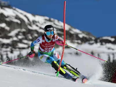Slovenia's Ana Bucik Jogan speeds down the course, during an alpine ski, women's World Cup slalom, in Are, Sweden, Sunday, March 15, 2026. (AP Photo/Marco Trovati) / Foto: Marco Trovati
