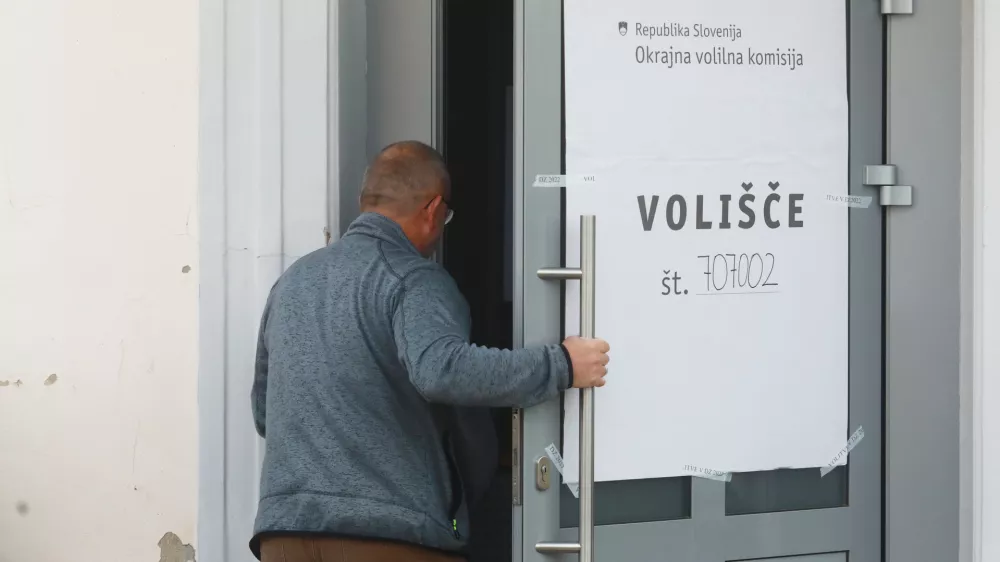 Duplek - volitve v Državni zbor 2022 - parlamentarne volitve - voli&scaron;če Spodnji Duplek - občina - volilci - volilna skrinjica