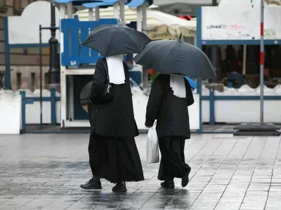 Nuna, dve nuni, Hrva&scaron;ka, zagreb, cerkev