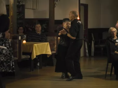 Intimni portret plesa življenja in smrti