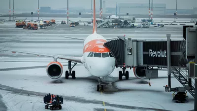 05 February 2026, Brandenburg, Schönefeld: Snow at the capital's BER airport. Air traffic at BER Airport has been suspended due to the weather conditions. Photo: Christoph Soeder/dpa