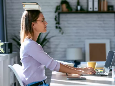 Večina zaposlenih si želi hibridno delo ohraniti dolgoročno in sicer v razponu dveh do treh dni na teden od doma. Tak model omogoča primerno razmerje med prožnostjo in občutkom pripadnosti.