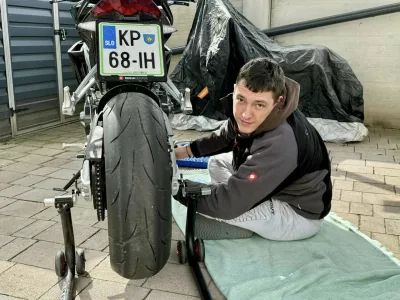 Sin slovenske predsednice Maks Pusar, že pripravlja svoj motor. 