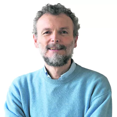 Dragan Petrovec, zunanji kolumnist- Dnevnik 2016 - portreti za komentarje in kolumne - kolumnisti - komentatorji - novinarji - novinarka - //FOTO: Tomaž Skale------BARVNA!!!, FOTO PERMANENT!!!