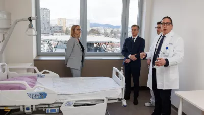 Ljubljana, UKC Ljubljana.Predsednik vlade Robert Golob je skupaj z ministrico za zdravje Valentino Prevolnik Rupel na delovnem obisku v UKC Ljubljana, kjer je odprl prenovljene prostore v 8. nadstropju glavne stavbe.