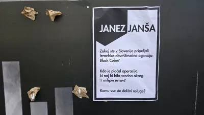 Ljubljana, Kersnikova ulica.Letak na Kersnikovi ulici z vprasanji predsedniku SDS Janezu Jansi v zvezi s tujo obvescevalno agencijo Black Cube.Foto: STA