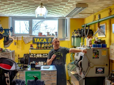 Ohranja obrt, ki počasi izginja: Od vajeni&scaron;tva do lastne delavnice na Fužinah