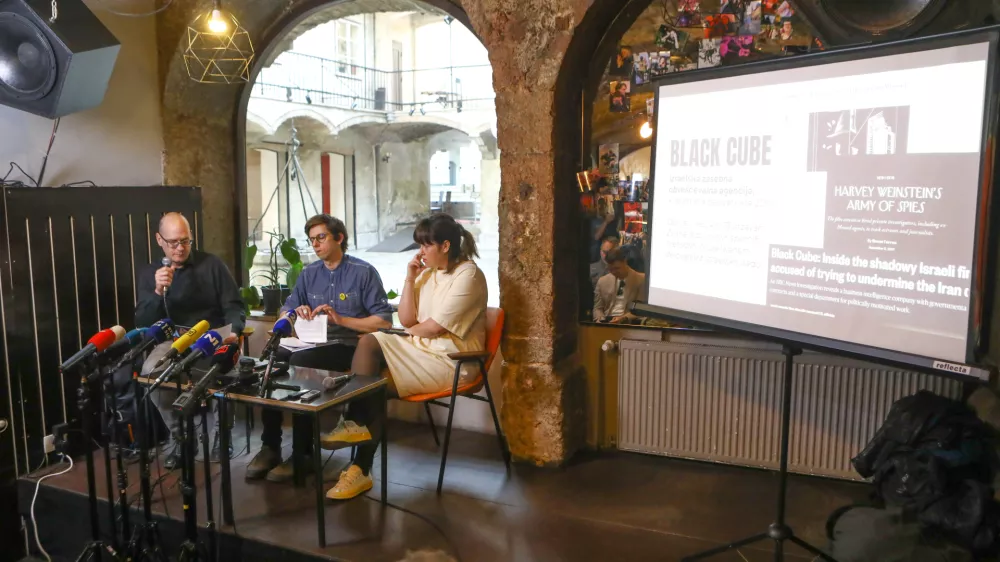 Borut Mekina novinar Mladina, Filip Dobranić in Nika Kovač 8 marec16.3.2026 - poročilo o dejavnosti tuje obve&scaron;čevalne agencije v Sloveniji pred parlamentarnimi volitvami.Na tiskovni konferenci bodo poročilo prestavili Nika Kovač iz In&scaron;tituta 8. marec, Borut Mekina, novinar Mladine, Filip Dobranić, raziskovalec socialnih omrežij, in Achiya Schatz, komunikacijski strokovnjak za digitalno manipulacijoFoto: Luka Cjuha