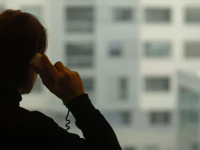 iklustracija - telefoniranje - prislu&scaron;kovanje,, // FOTO: Luka CjuhaOPOMBA: ZA OBJAVO V ČASOPISU DNEVNIK