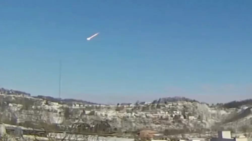 This image taken from video shows a suspected meteor falling through the sky in the greater Pittsburgh, Pa., area on Tuesday, March 17, 2026. (Jared Rackley via AP)