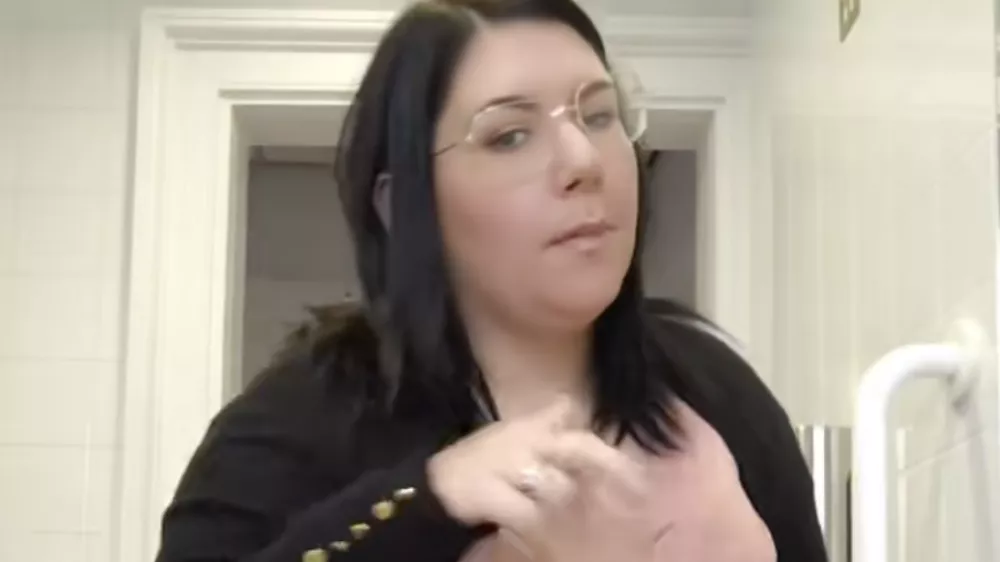 Obtožena je med sojenjem za poskus umora na družbenem omrežju Tiktok objavljala lahkomiselne videoposnetke. Foto: zajem zaslona Tiktok