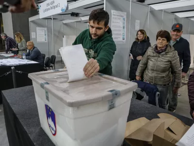 17.3.2026 - Parlamentarne volitve 2026 - Začetek predčasnega glasovanja na posebnih voli&scaron;čih za državnozborske volitve. Dvorana StožiceFoto: Luka Cjuha
