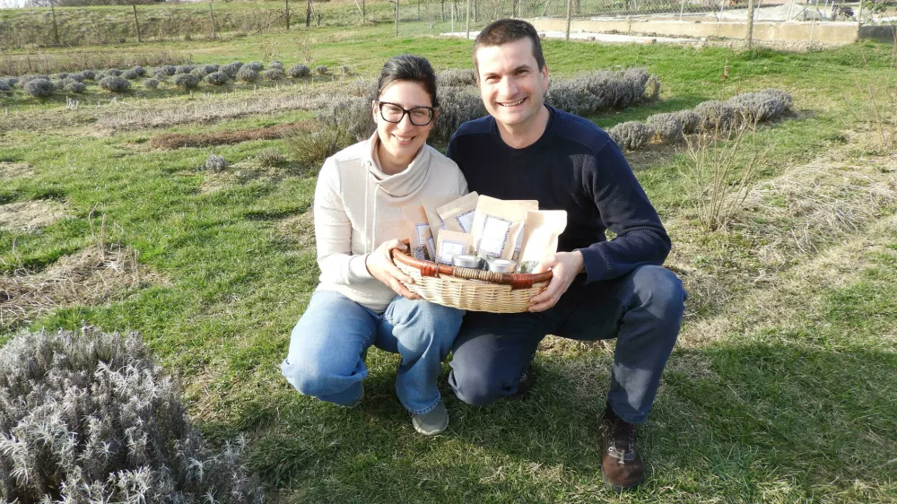 Zeli&scaron;čni raj sredi Slovenskih goric: pristna zgodba biologa in ekonomistke za fejst dober den