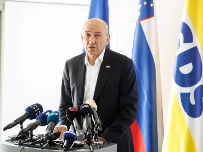 Ljubljana, sedez stranke SDS.Novinarska konferenca SDS s predstavitvijo domnevnih nepravilnosti na drzavnozborskih volitvah.Predsednik SDS Janez Jansa.