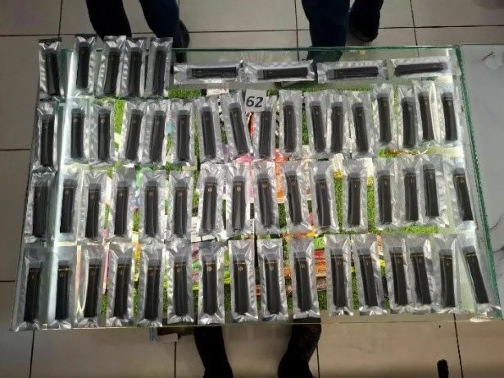 Ljubljanski policisti so v hi&scaron;nih preiskavah zasegli različne proizvode z vsebnostjo prepovedanih drog.