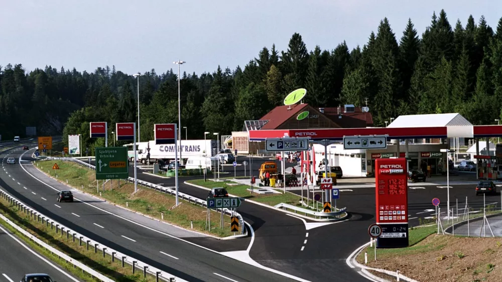 avtocesta, postajali&scaron;če Lom restavracija Na Jasi bencinska postaja