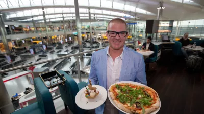 Chef Heston Blumenthal in his new restaurant The Perfectionists Caf, which he has opened airside in Terminal 2 The Queen Terminal at Heathrow Airport on it's first day of operation. (Photo by Steve Parsons/PA Images via Getty Images) / Foto: Steve Parsons - Pa Images