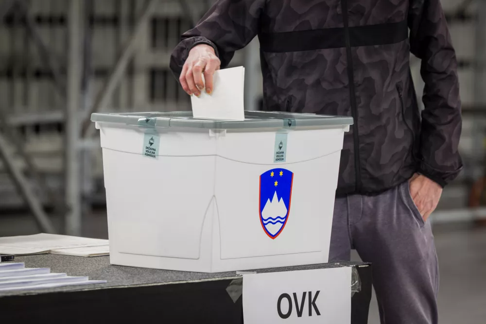 Ljubljana, dvorana Stozice.Predcasno glasovanje za drzavnozborske volitve v dvorani Stozice.