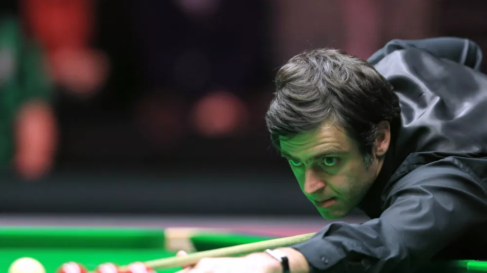 Ronnie O'Sullivan prepares to take a shot during the final of the Masters 2016 snooker tournament between Ronnie O'Sullivan and Barry Hawkins at Alexandra Palace, London, Sunday Jan. 17, 2016. (Adam Davy/PA via AP) UNITED KINGDOM OUT NO SALES NO ARCHIVE