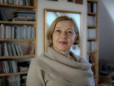 - 12.01.2022  Maja Megla, samozaposlena v kulturi, kritičarka, recenzentka, kolumnistka Dnevnika //FOTO: Luka Cjuha. / Foto: Luka Cjuha