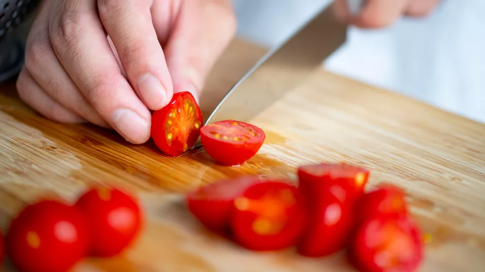 Tako se rezanja lotevajo amaterji, ne nindže! / Foto: Istock