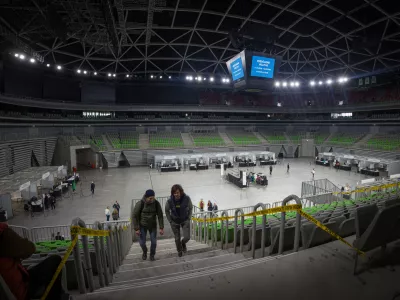 Ljubljana, dvorana Stozice.Predcasno glasovanje za drzavnozborske volitve v dvorani Stozice.