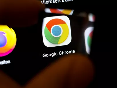 Googlov Chrome je na mnogih napravah že vnaprej določen kot prevzeti brskalnik. / Foto: Profimedia