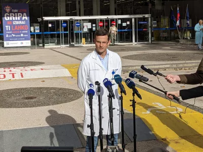 Ljubljana, ploscad pred UKC Ljubljana.V. d. strokovnega direktorja Gregor Norcic je javnost seznanil z osnovnimi informacijami o poteku zdravljenja in zdravstvenim stanjem predsednika vlade Roberta Goloba.Foto: STA