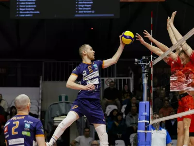 Tione Urnaut proti Piacenzi