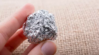 Folija je uporabna tudi za, recimo, či&scaron;čenje trdovratnih madežev s posode.