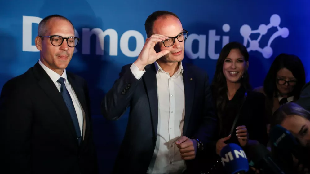 - Tadej Ostrc, predsednik Sveta stranke,- Anže Logar, predsednik stranke,- Eva Irgl, podpredsednica stranke,- 22.03.2026. Volitve v Državni zbor 2026. Volilni &scaron;tab stranke Demokrati Anžeta Logarja.//FOTO: Bojan Velikonja