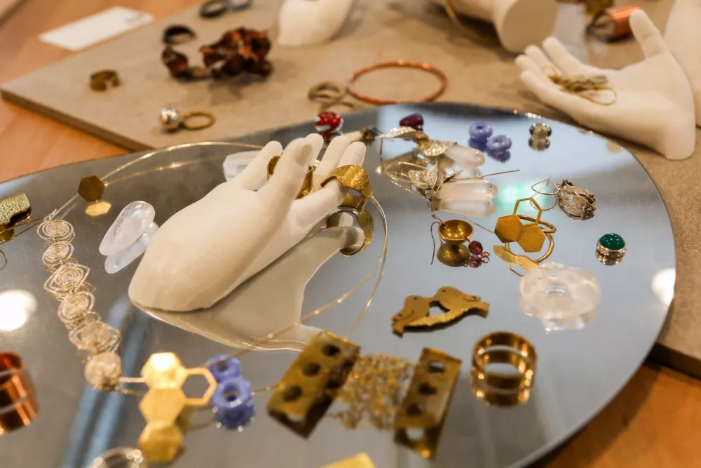 - izdelava nakita,- nakit verižice, uhani,- 27.03.2026. - Reportaža o izdelovanju nakita v Rog Labu za nakit. Juvelirij, Juvelirnica usatnoviteljev: Sandre Vidmar, Petra Dragoliča, Kristine Drnov&scaron;ek.//FOTO: Bojan Velikonja / Foto: Bojan Velikonja