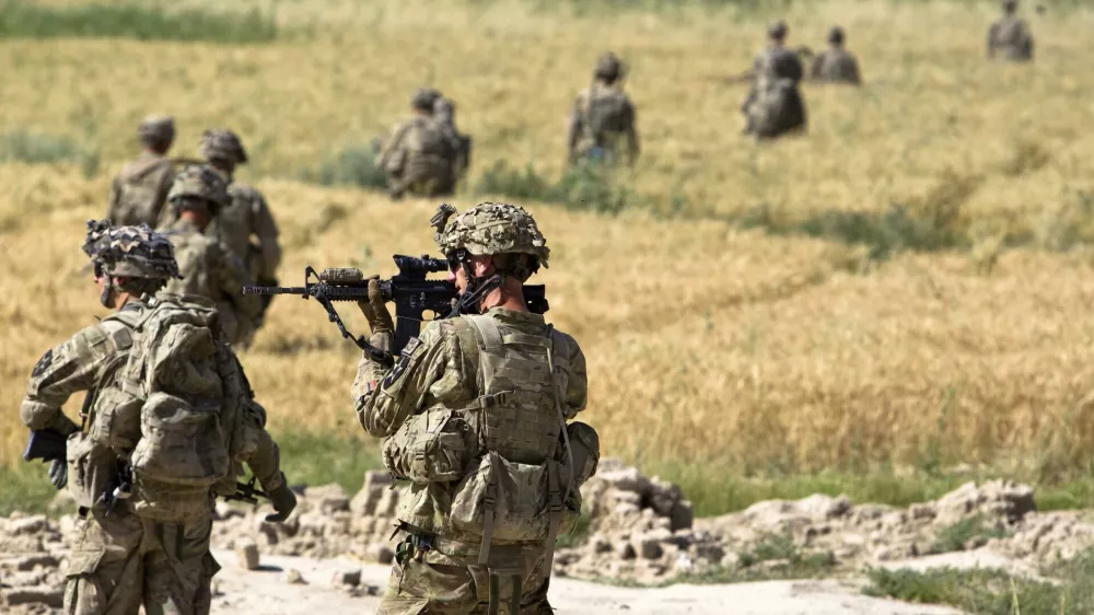 Paul Brown, a U.S. Army Staff Sergeant of the Charlie company from 5-20 infantry Regiment attached to 82nd Airborne Division, aims his rifle during a mission outside Payandi village in Zharay district of Kandahar province, southern Afghanistan June 6, 2012. REUTERS/Shamil Zhumatov (AFGHANISTAN - Tags: MILITARY CIVIL UNREST)
