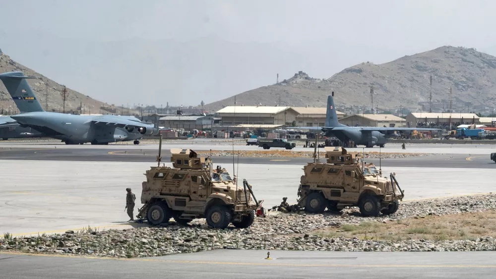 U.S. Army soldiers assigned to the 82nd Airborne Division patrol Hamid Karzai International Airport in Kabul, Afghanistan August 17, 2021. Picture taken August 17, 2021. U.S. Air Force/Senior Airman Taylor Crul/Handout via REUTERS THIS IMAGE HAS BEEN SUPPLIED BY A THIRD PARTY. THIS PICTURE WAS PROCESSED BY REUTERS TO ENHANCE QUALITY. AN UNPROCESSED VERSION HAS BEEN PROVIDED SEPARATELY.