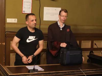 Agent FBI pričal na sojenju ljubljanskemu kuharju: Oborožen in nevaren, je pisalo v tiralici