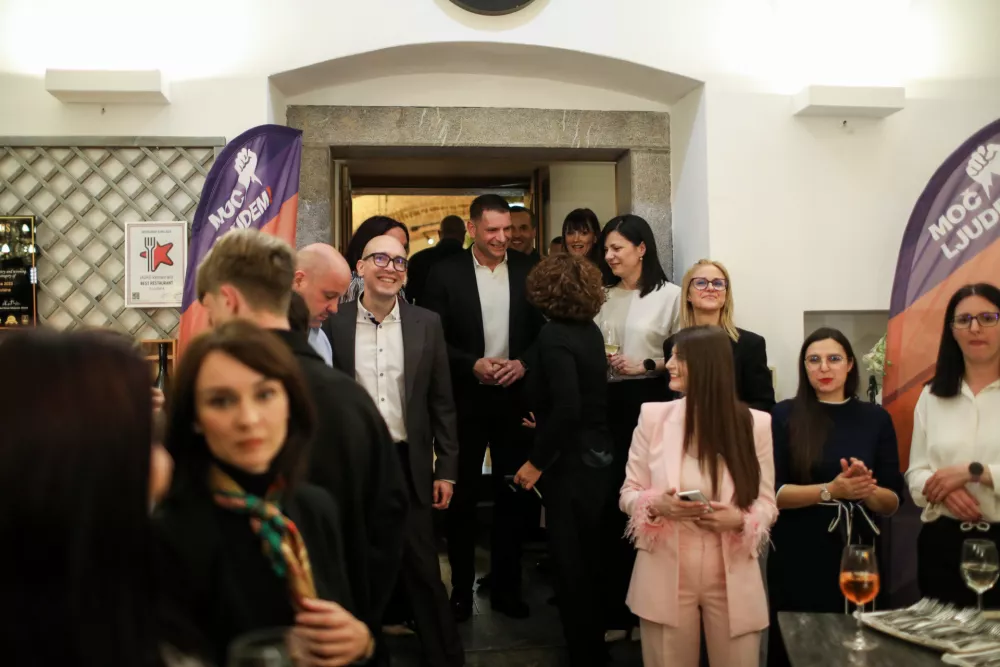 - Samo Jur&scaron;ič, vodja organizacije stranke,- Zoran Stevanović, predsednik stranke, - 22.03.2026. Volitve v Državni zbor 2026. Volilni &scaron;tab stranke Resni.ca//FOTO: Bojan Velikonja