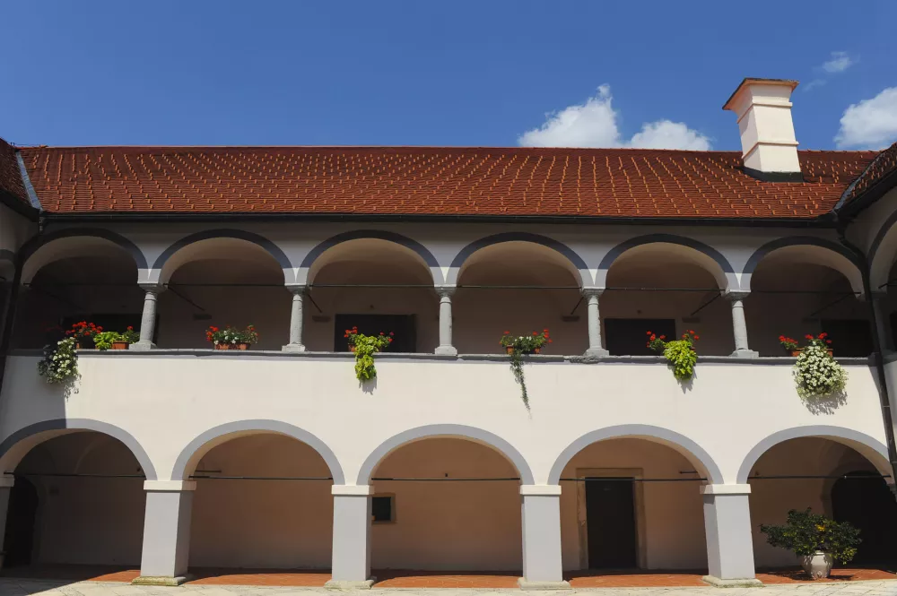 Grad Tu&scaron;tanj / Foto: Franci Horvat