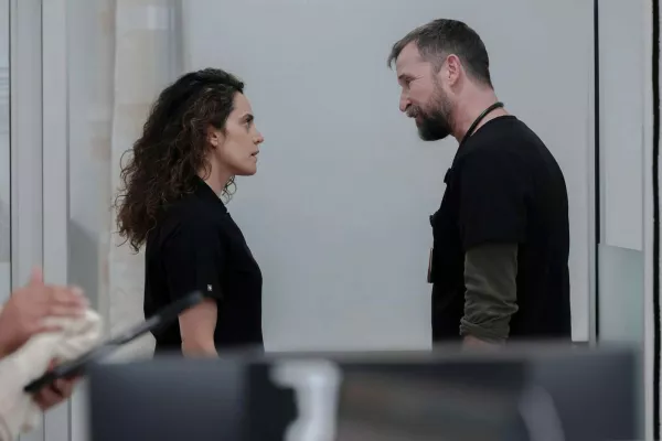 17-4-2026TV series 'The Pitt' season 2 finale Pictured: Noah Wyle Sepideh Moafi,Image: 1092173705, License: Rights-managed, Restrictions:, Model Release: no / Foto: Profimedia