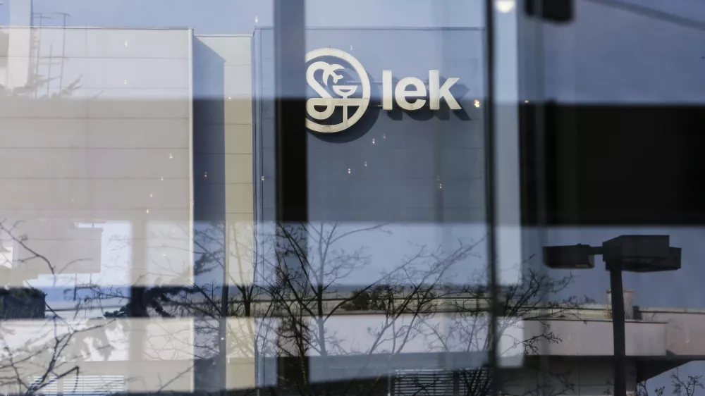 - simbolična fotografija - podjetje LEK, farmacevtska družba, farmacija  //FOTO: Jaka Gasar
