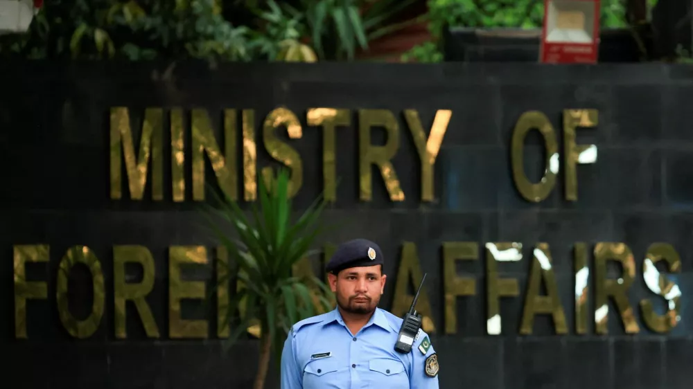 A police officer stands guard outside the Ministry of Foreign Affairs office, as Pakistan offers to help mediate talks between the United States and Iran, amid the U.S.-Israeli conflict with Iran, in Islamabad, Pakistan March 25, 2026. REUTERS/Akhtar Soomro
